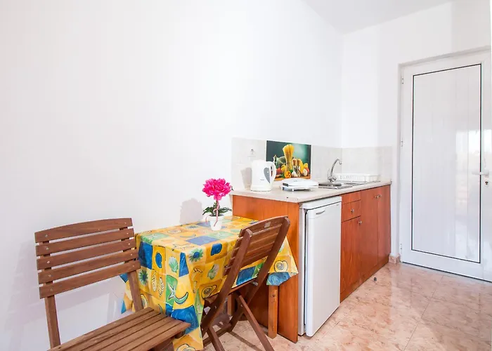 アパート Mosaic Garden Anastasias ファリラキ