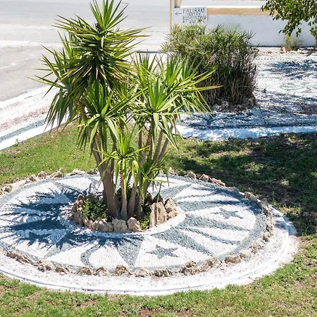 Mosaic Garden Anastasias Διαμέρισμα Φαληράκι